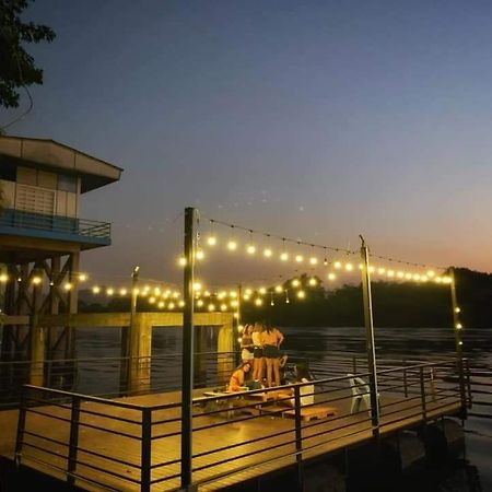 T & T Hostel 칸차나부리 외부 사진